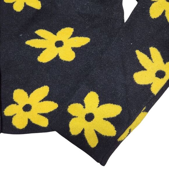 🇬🇪🔹️Forever 21 Black w/Yellow Daisies Knit Long Sleeve Sweater Large - Picture 7 of 9